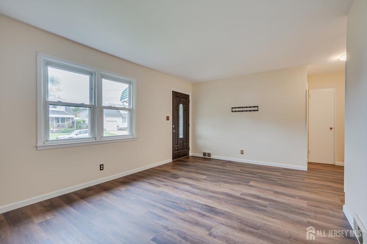 25 Ellwood Rd - Photo 5 of 23