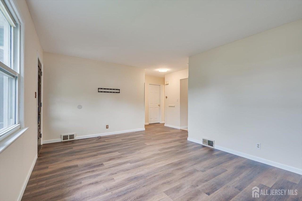25 Ellwood Rd - Photo 6 of 23