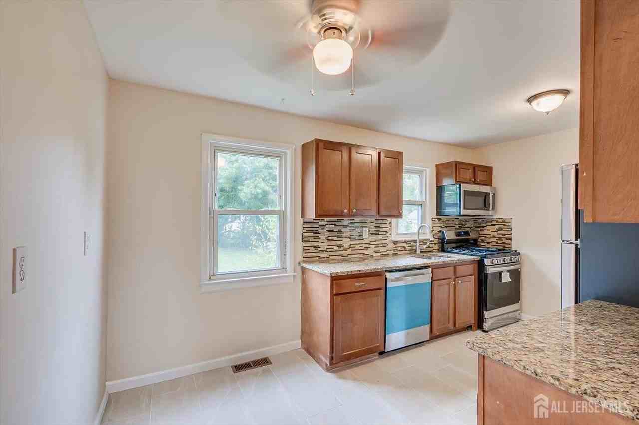 25 Ellwood Rd - Photo 7 of 23