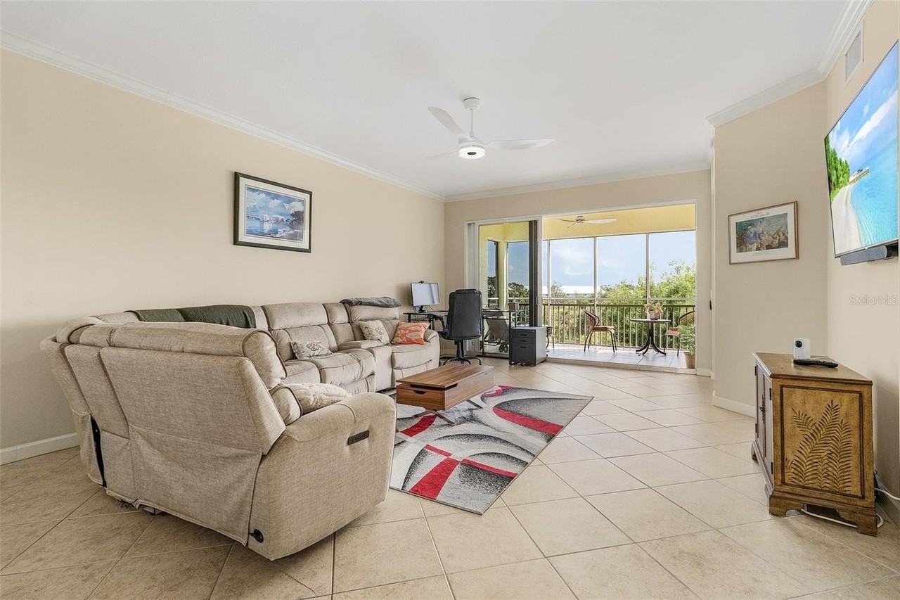 8541 Amberjack Cir #202 - Photo 2 of 33