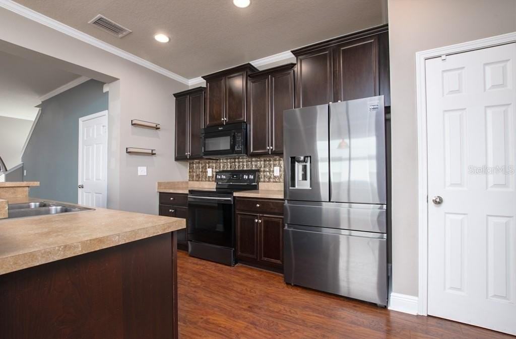 8639 Turnstone Shore Ln - Photo 4 of 49