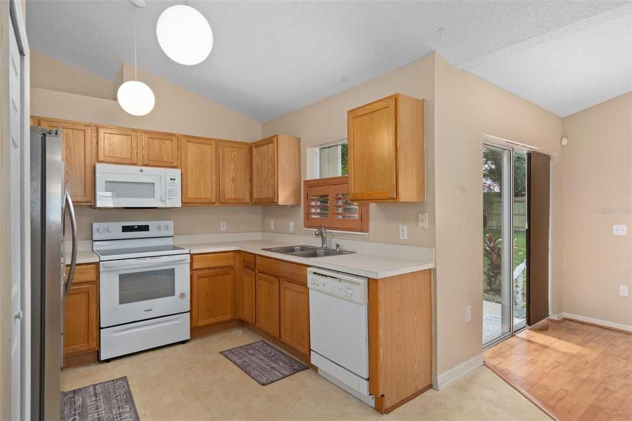 9572 Horizon Dr - Photo 4 of 28