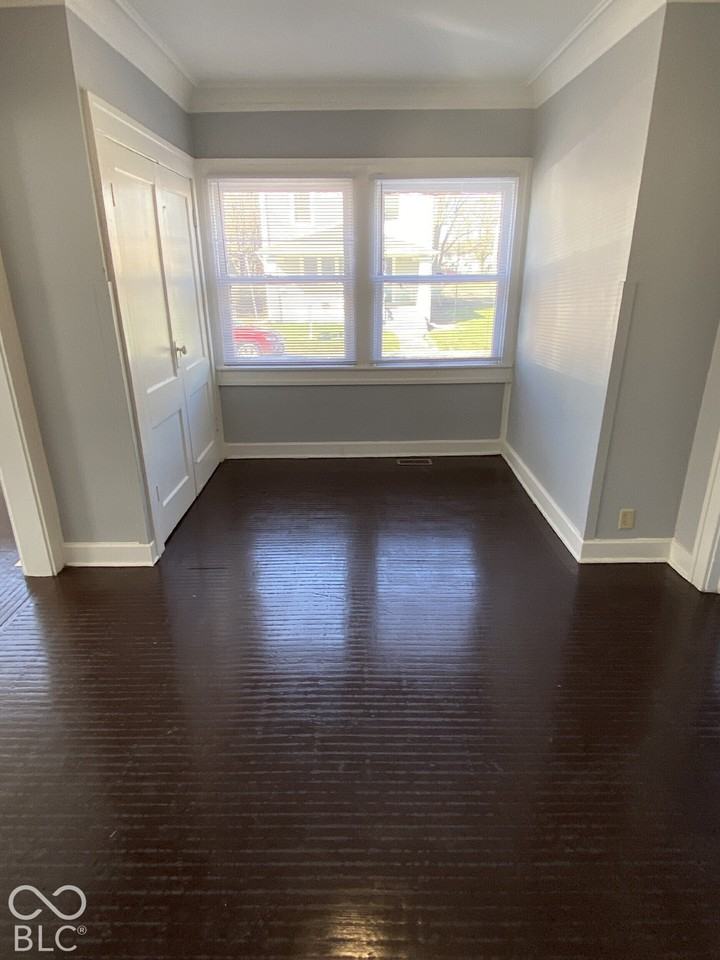 634 E 37th St #1 - Photo 5 of 12