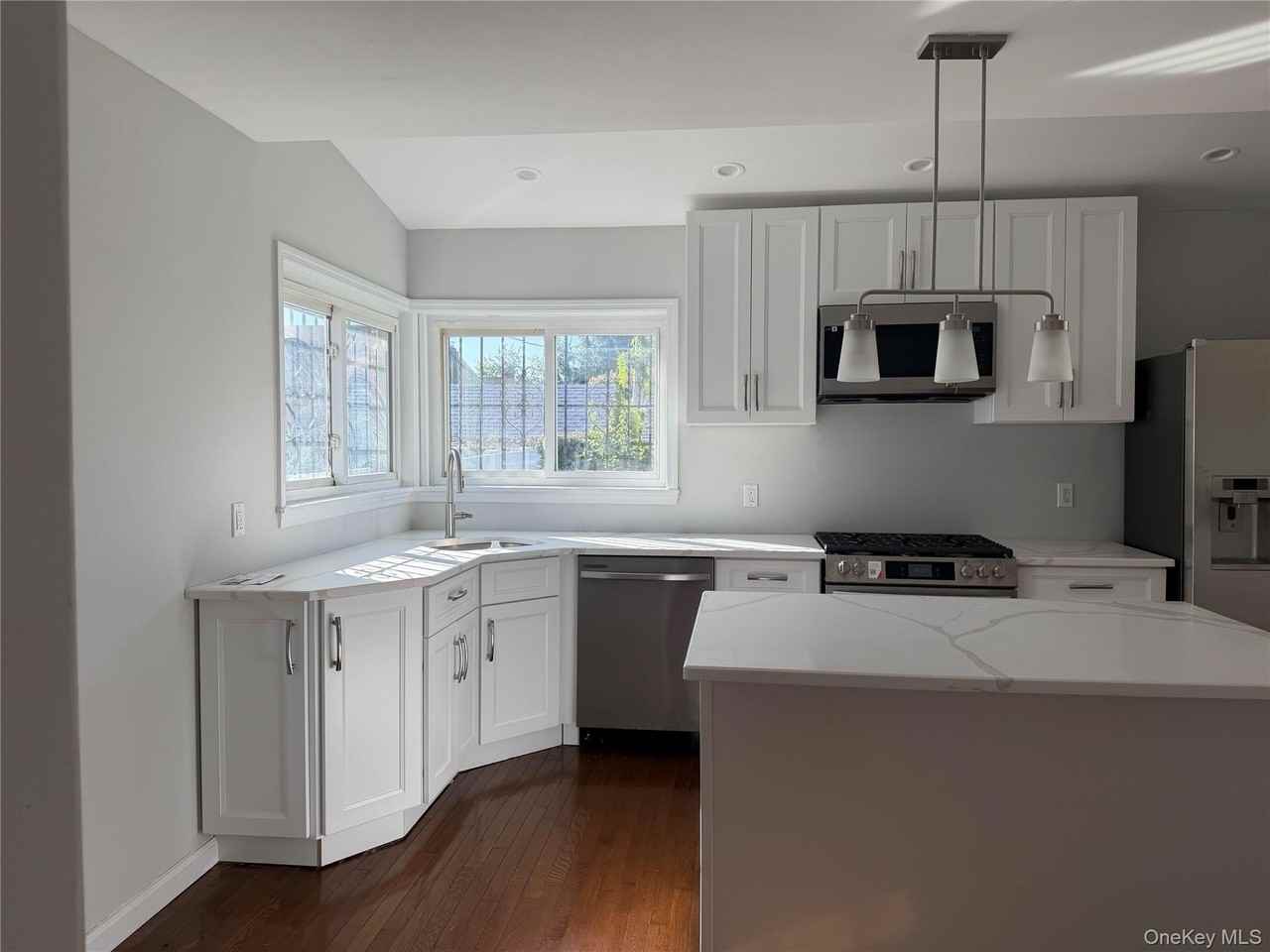 12908 Francis Lewis Blvd - Photo 3 of 8
