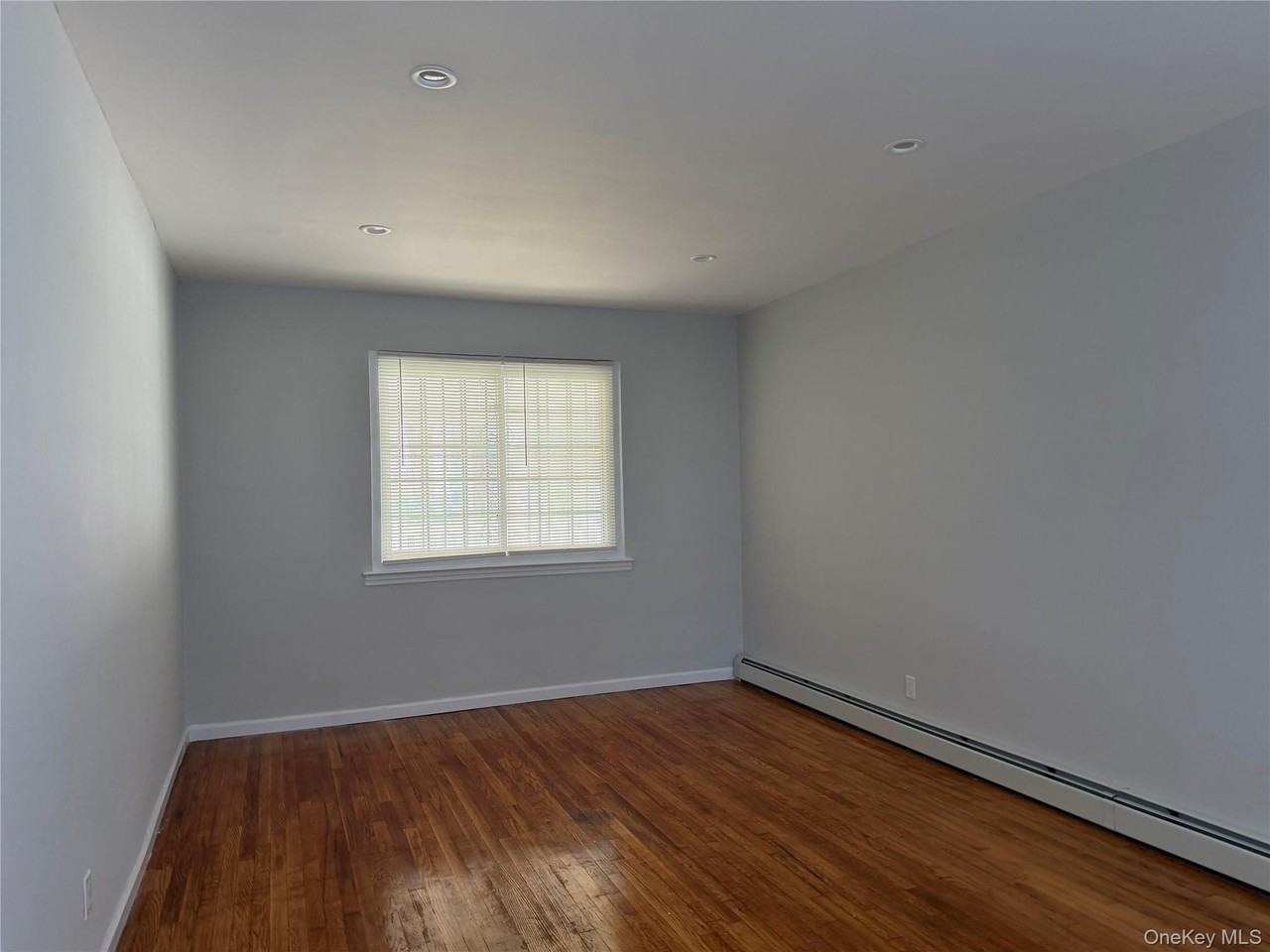 12908 Francis Lewis Blvd - Photo 4 of 8