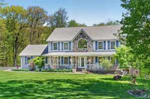 featured image of 8 Apple Hill Dr