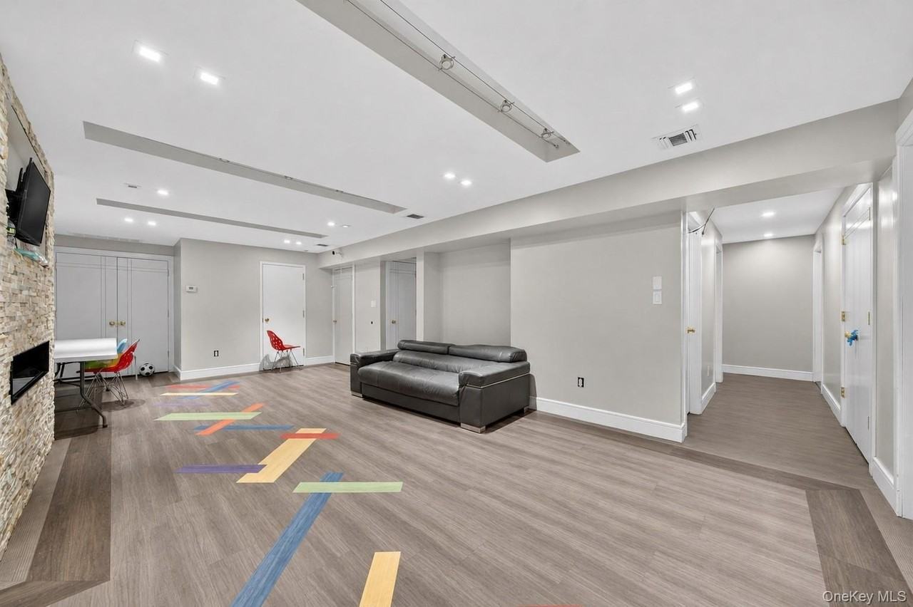 8 Apple Hill Dr - Photo 4 of 25