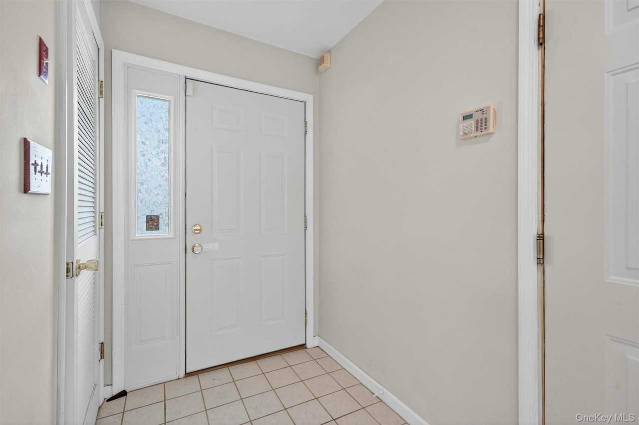226 Eagleton Dr - Photo 5 of 37