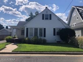 featured image of 2117 Edgewood Pl