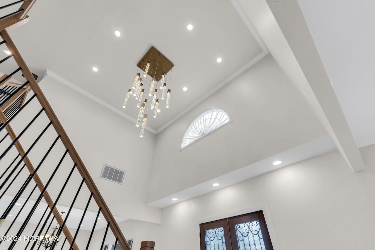 22 Meadow Ln - Photo 7 of 38