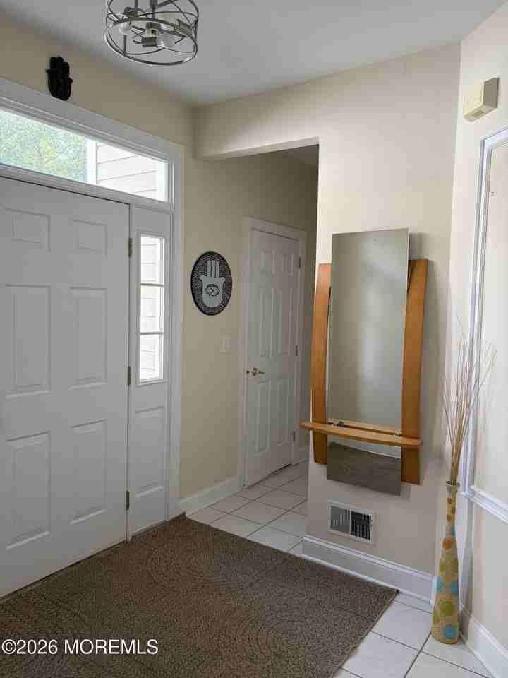 215 Shinnecock Dr - Photo 2 of 29