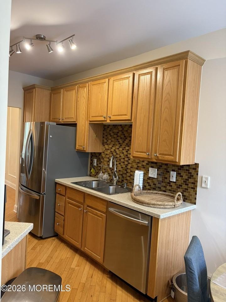 215 Shinnecock Dr - Photo 5 of 29