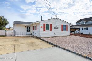 featured image of 137 E Susquehanna Dr