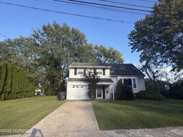 featured image of 6 Roslyn Dr