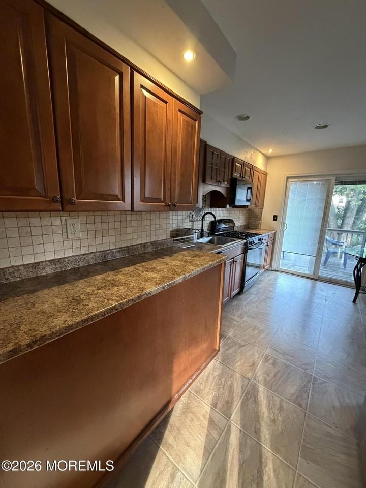 6 Roslyn Dr - Photo 5 of 19
