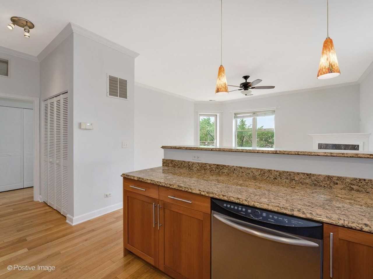 6015 N Mozart St #304 - Photo 7 of 21