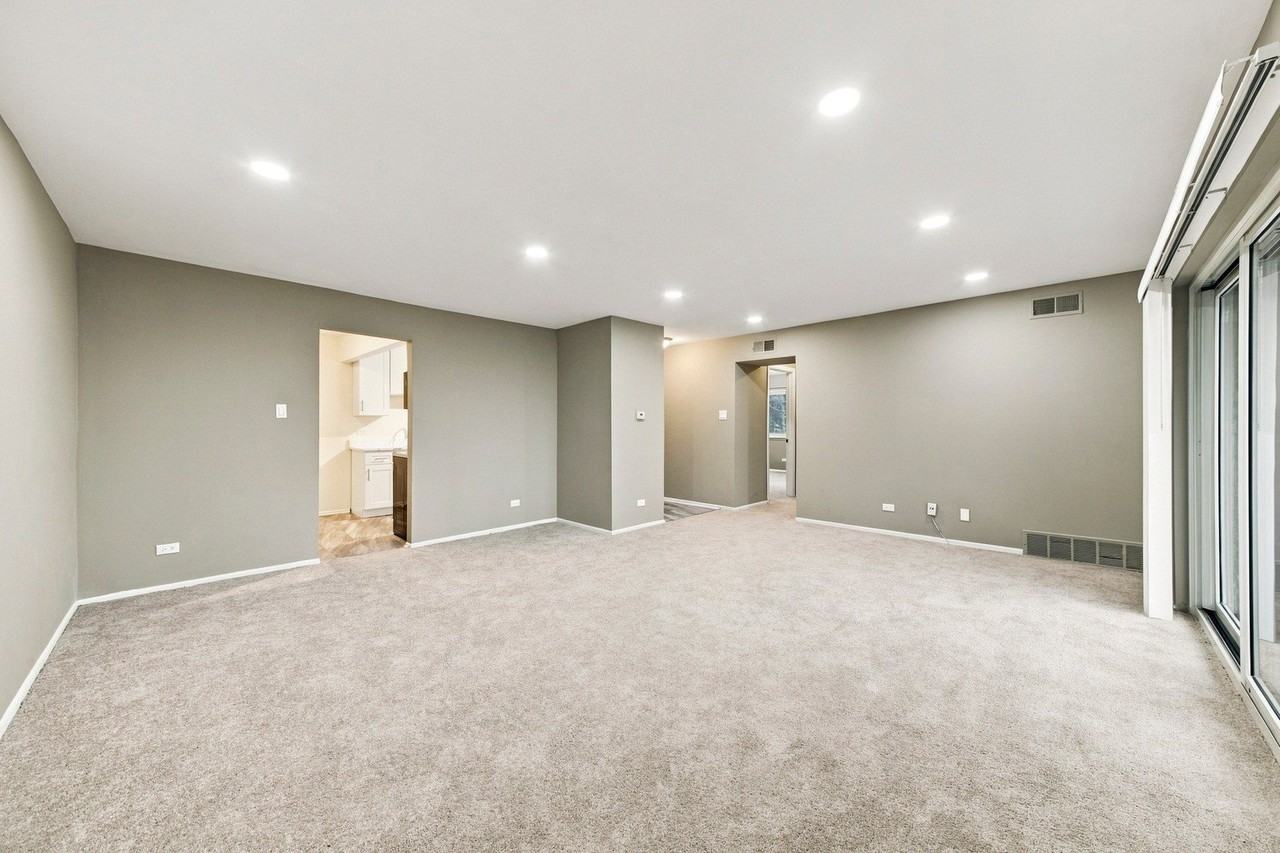675 Grove Dr #304 - Photo 4 of 13