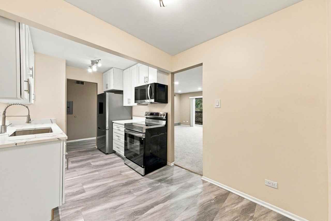 675 Grove Dr #304 - Photo 5 of 13