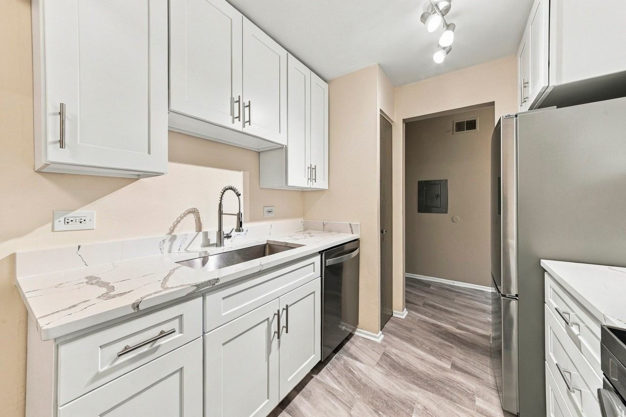 675 Grove Dr #304 - Photo 7 of 13