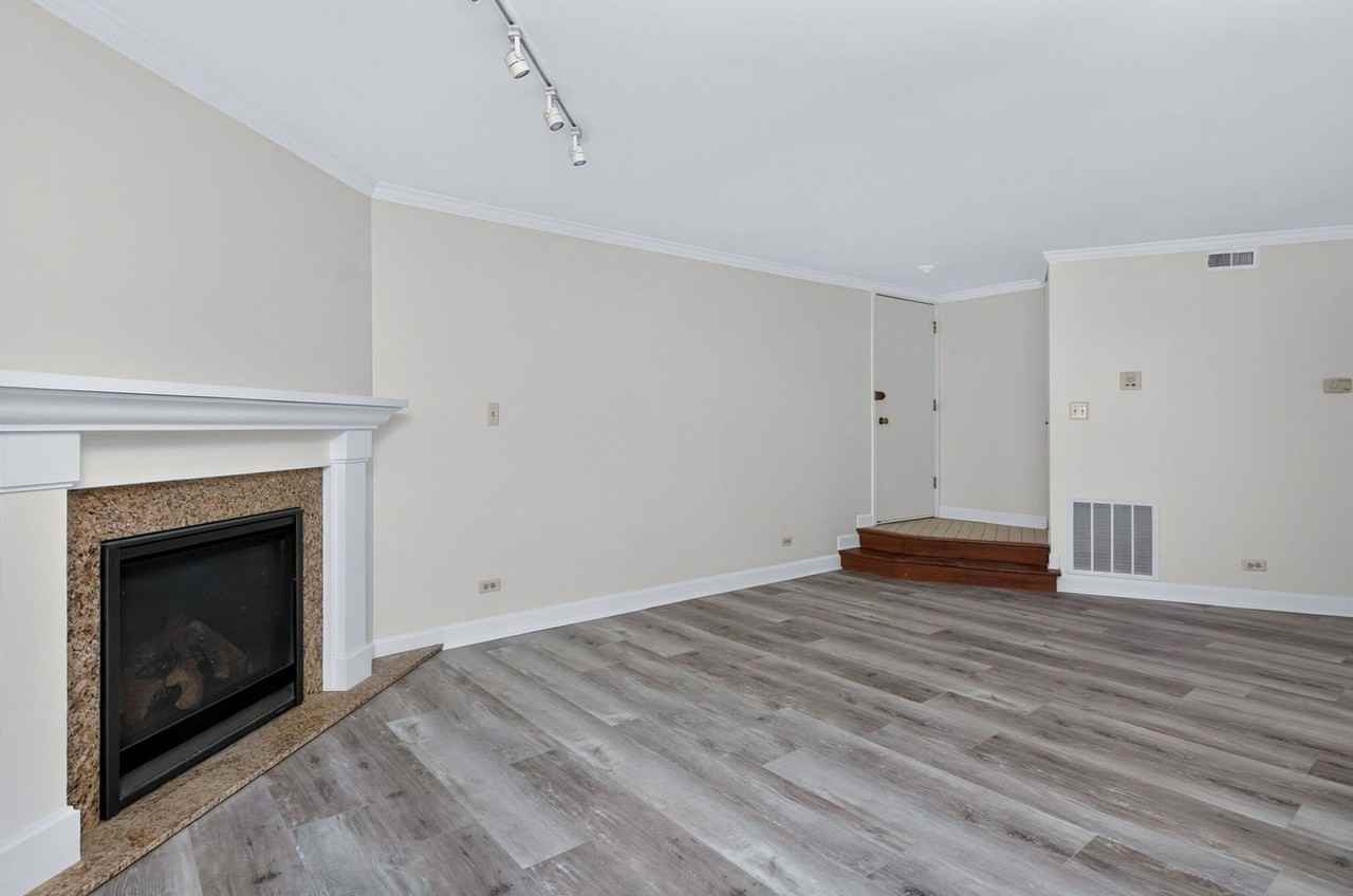 1753 Plymouth Ct #D - Photo 5 of 14