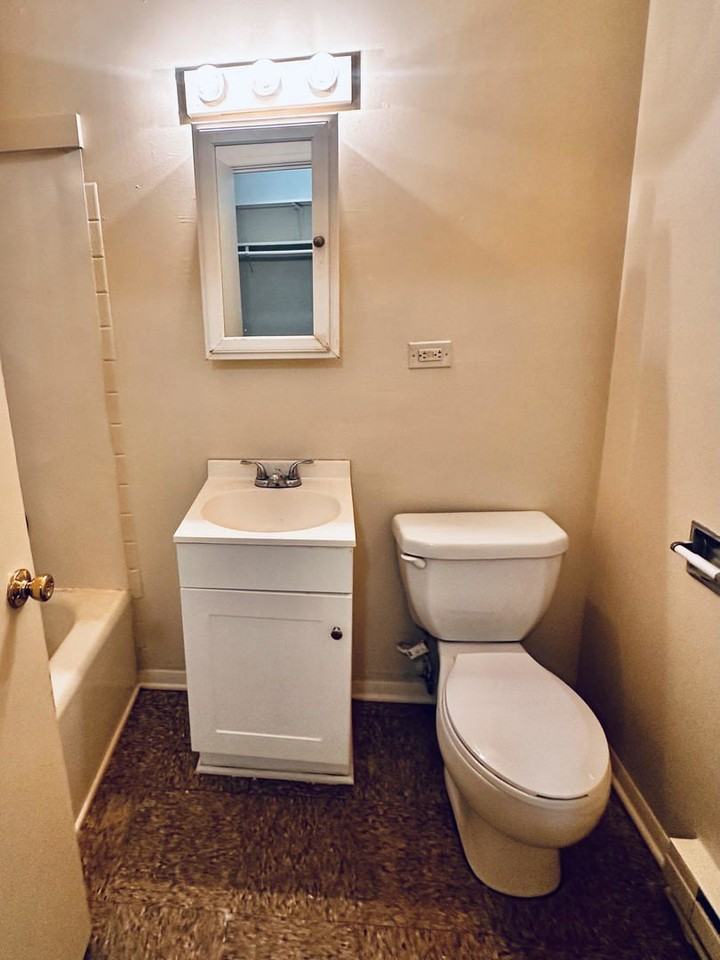 250 N Entrance Ave #8B - Photo 4 of 6