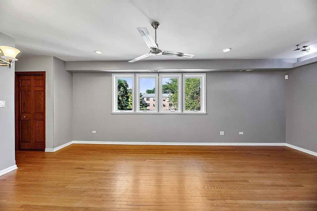 125 Callan Ave #3E - Photo 4 of 15