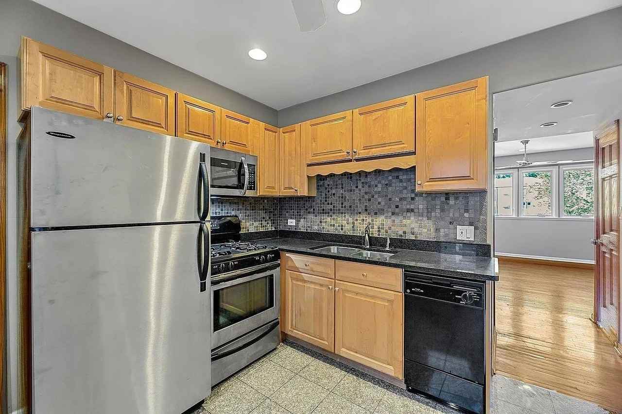 125 Callan Ave #3E - Photo 7 of 15