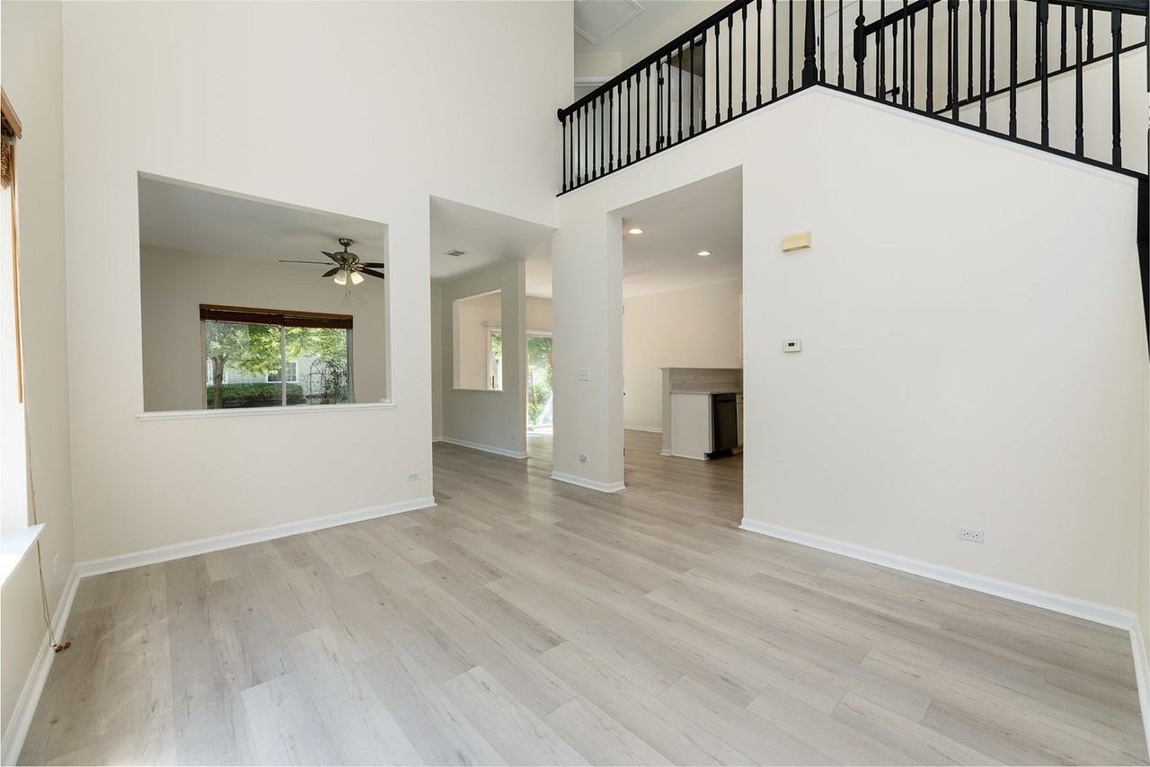311 Abington Woods Dr #311 - Photo 3 of 36