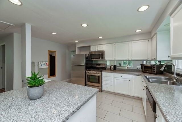 505 N Eagle St - Photo 4 of 11