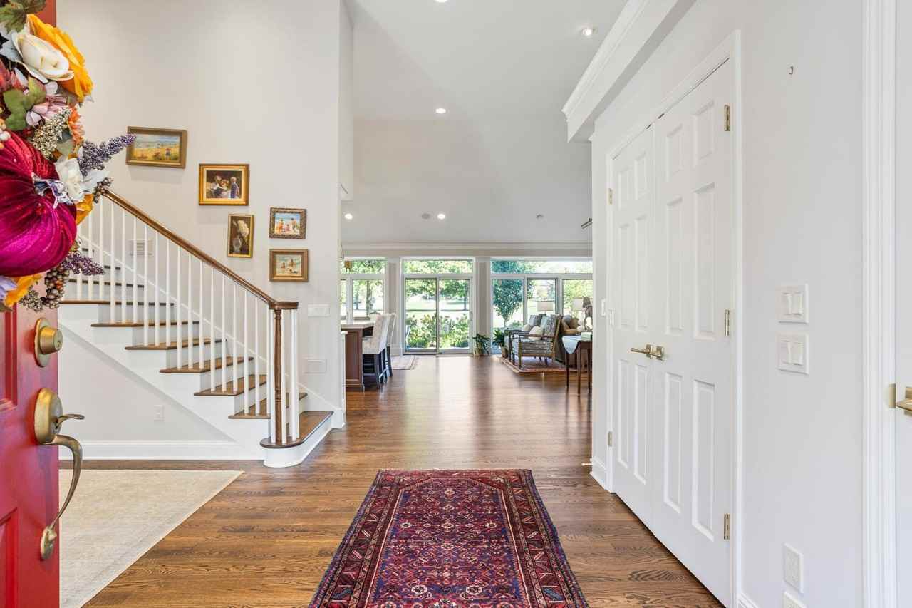 7 Greencroft Dr - Photo 4 of 44
