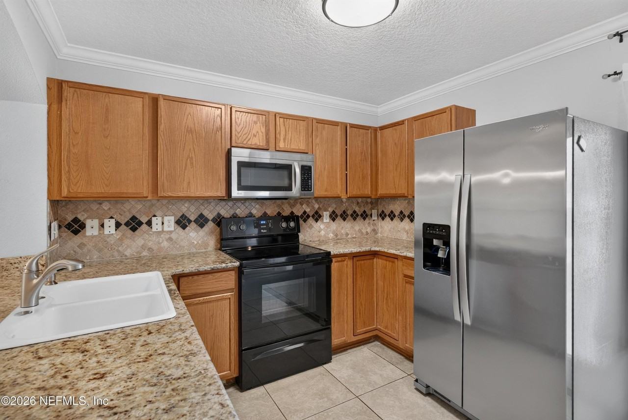 353 Redwood Ln - Photo 6 of 50
