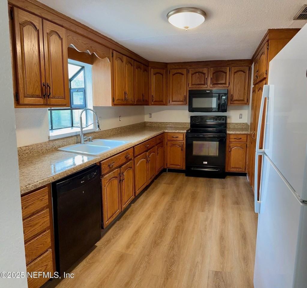 13625 Hollings St - Photo 2 of 16