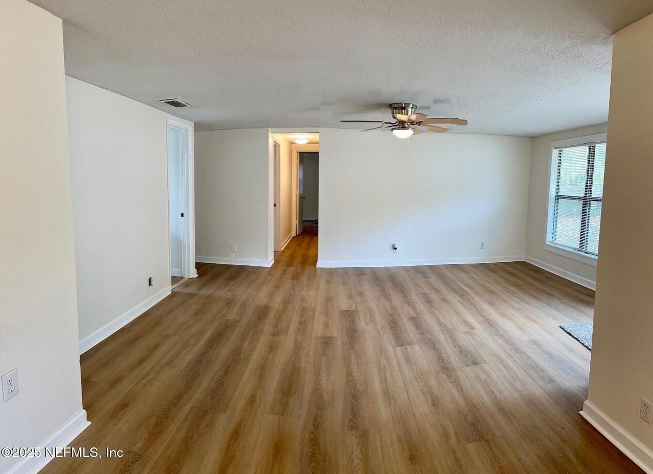13625 Hollings St - Photo 4 of 16