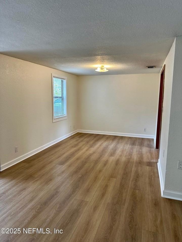 13625 Hollings St - Photo 5 of 16