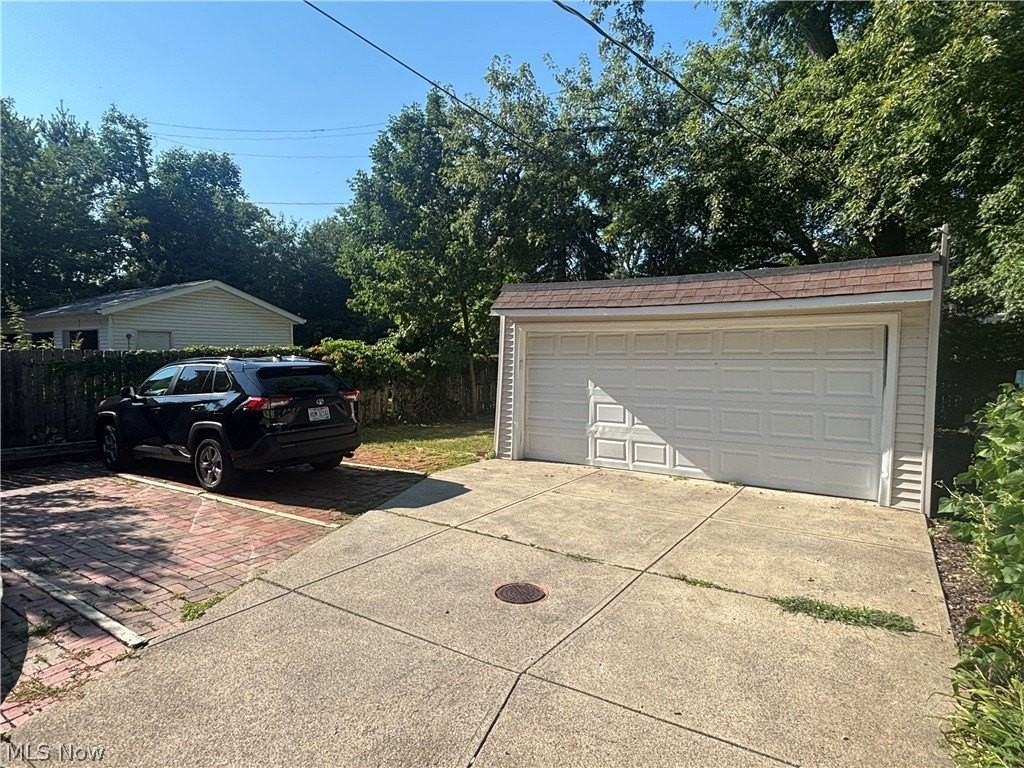 16522 Clifton Blvd - Photo 3 of 25