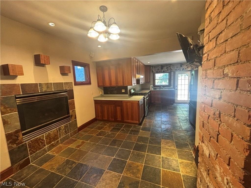 16522 Clifton Blvd - Photo 4 of 25