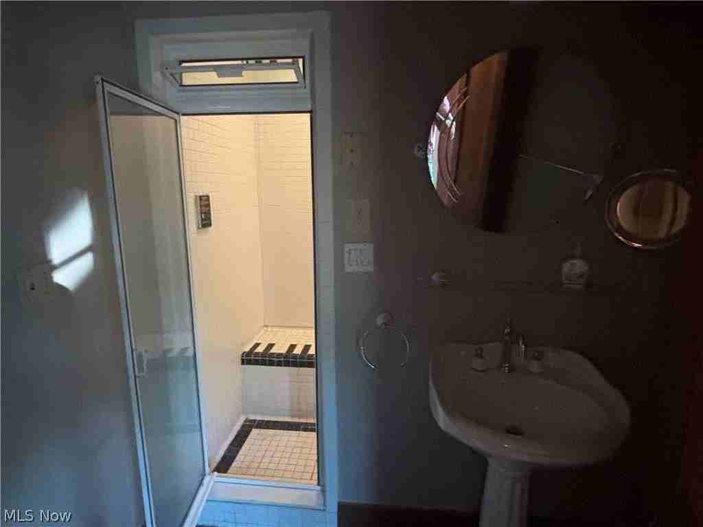 16522 Clifton Blvd - Photo 7 of 25