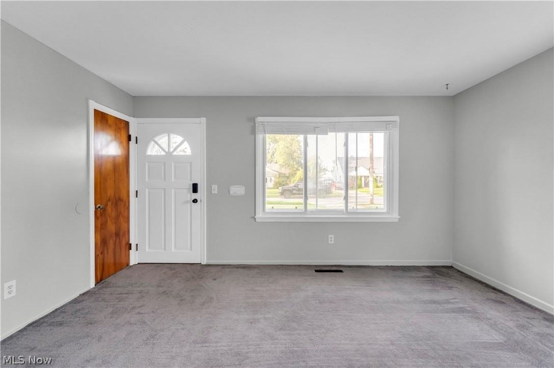 15701 Leigh Ellen Ave - Photo 3 of 18