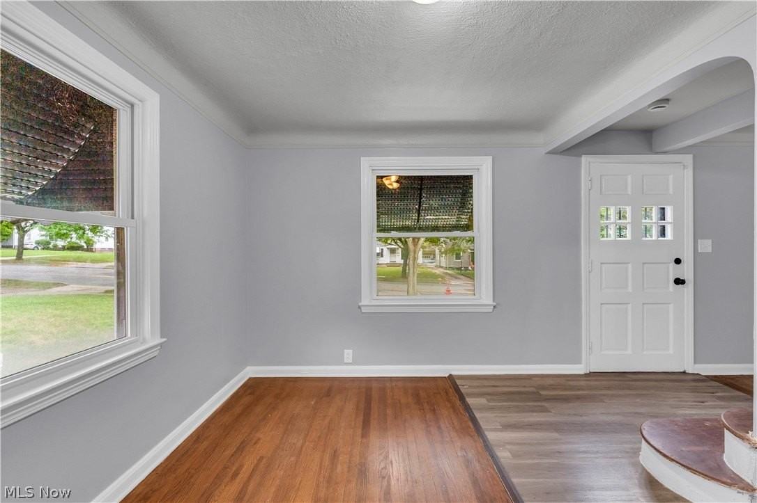 19509 Libby Rd - Photo 3 of 24