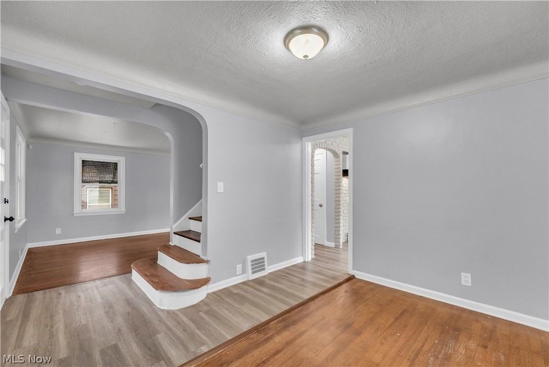 19509 Libby Rd - Photo 4 of 24