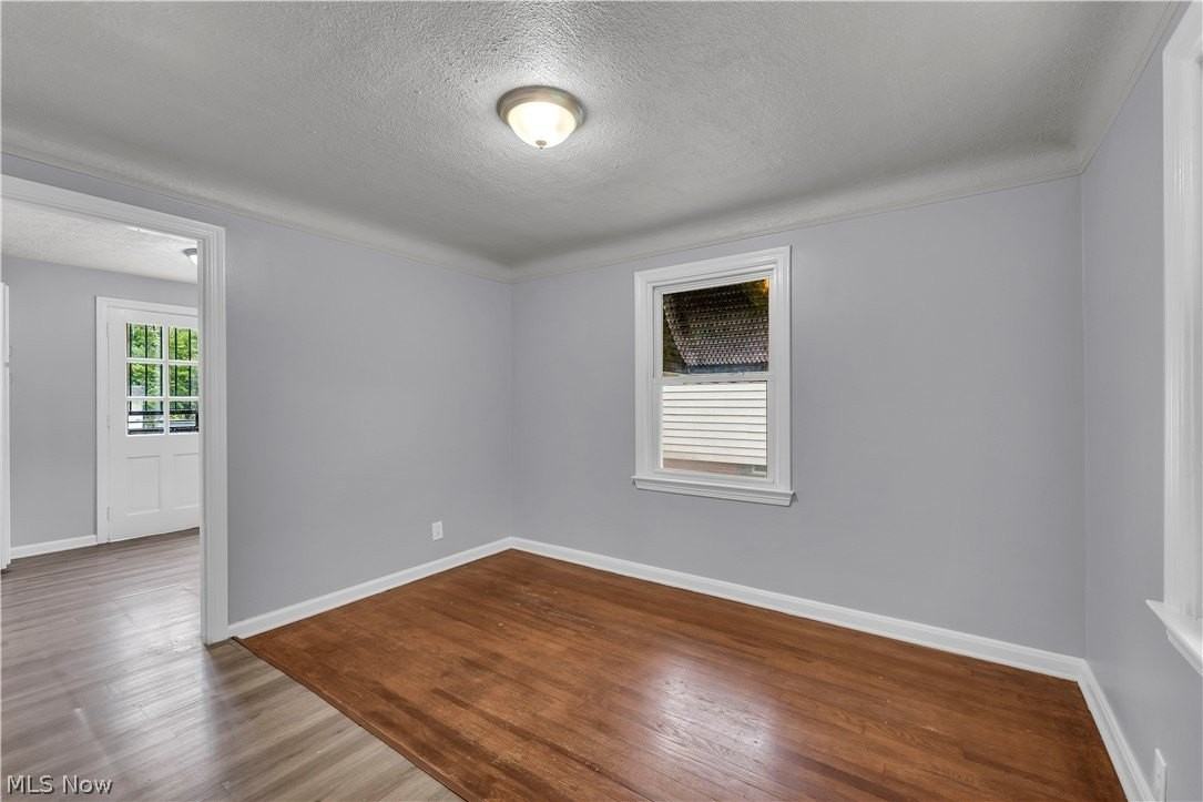 19509 Libby Rd - Photo 7 of 24