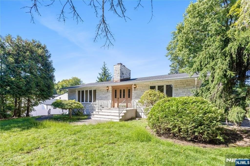 124 Pascack Rd - Photo 2 of 27