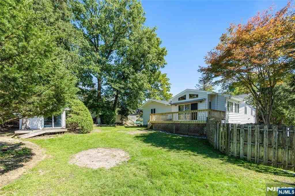 124 Pascack Rd - Photo 4 of 27