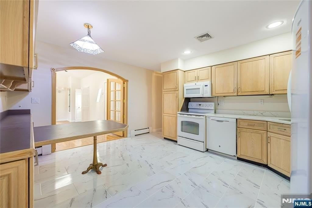 124 Pascack Rd - Photo 7 of 27