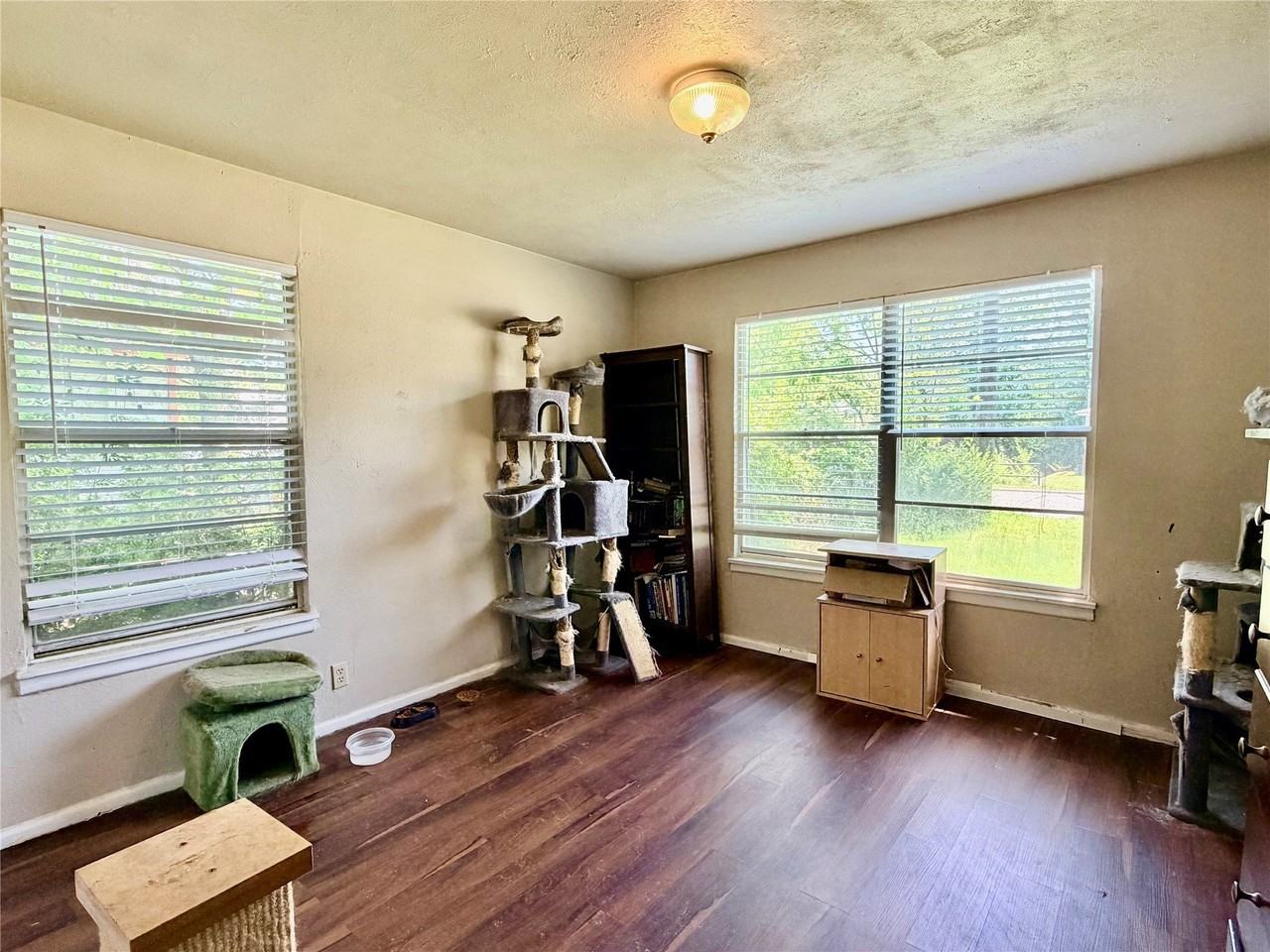 1412 Oakwood Dr - Photo 6 of 10