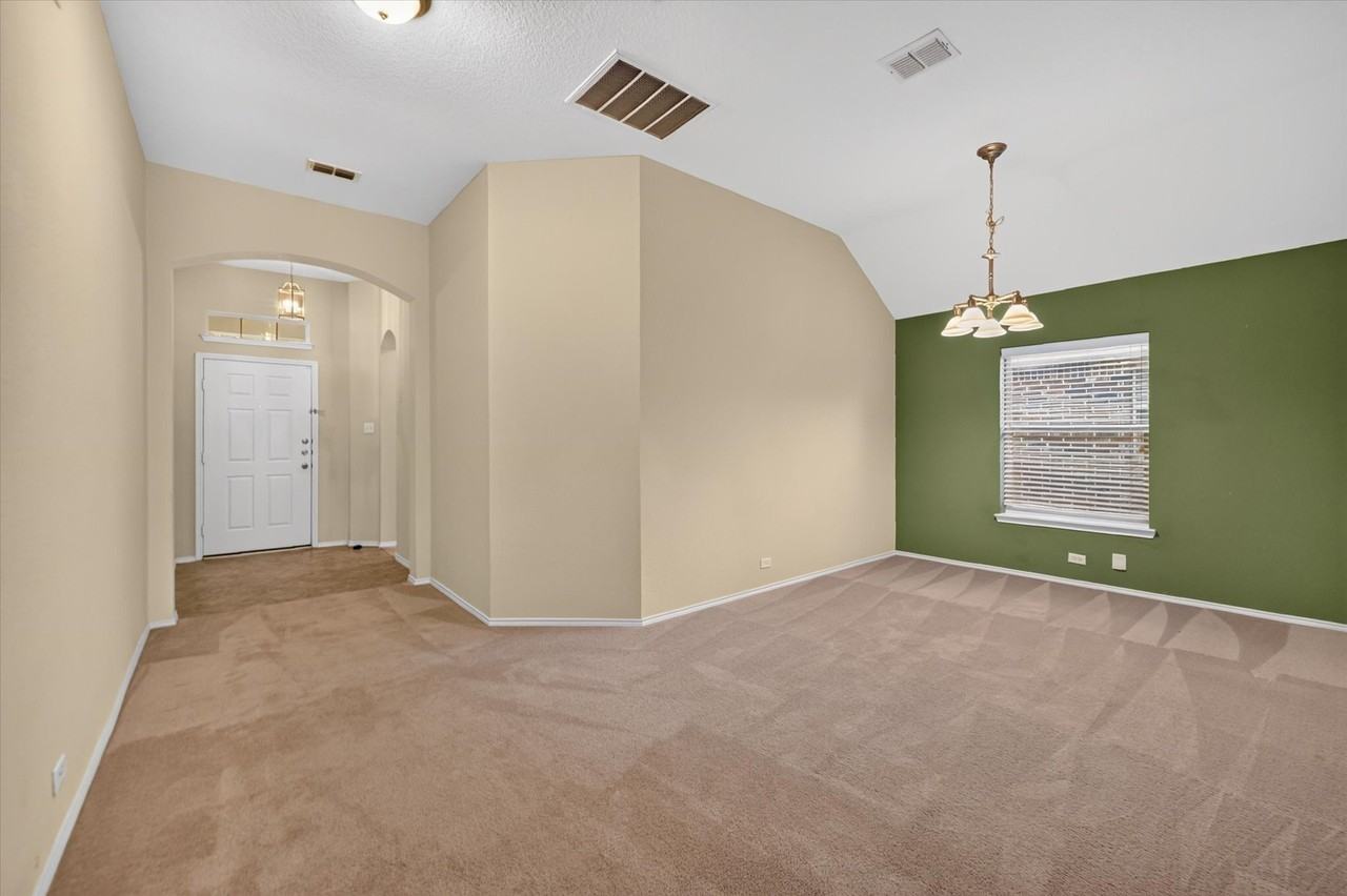 1136 Ainsworth Dr - Photo 2 of 20