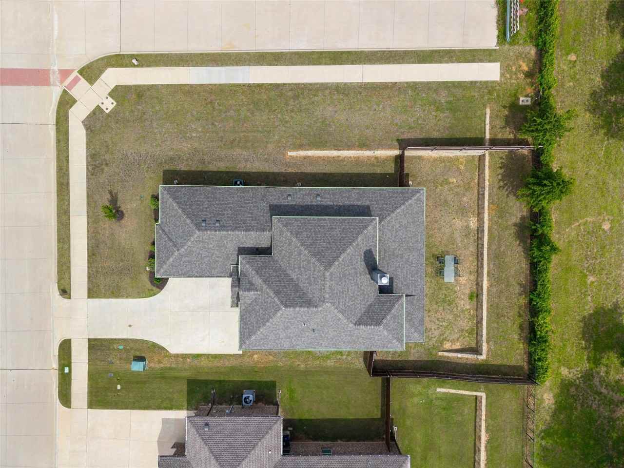 2501 Bunker Hill Dr - Photo 4 of 38