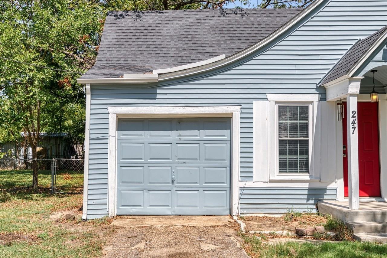 247 E North St - Photo 6 of 31