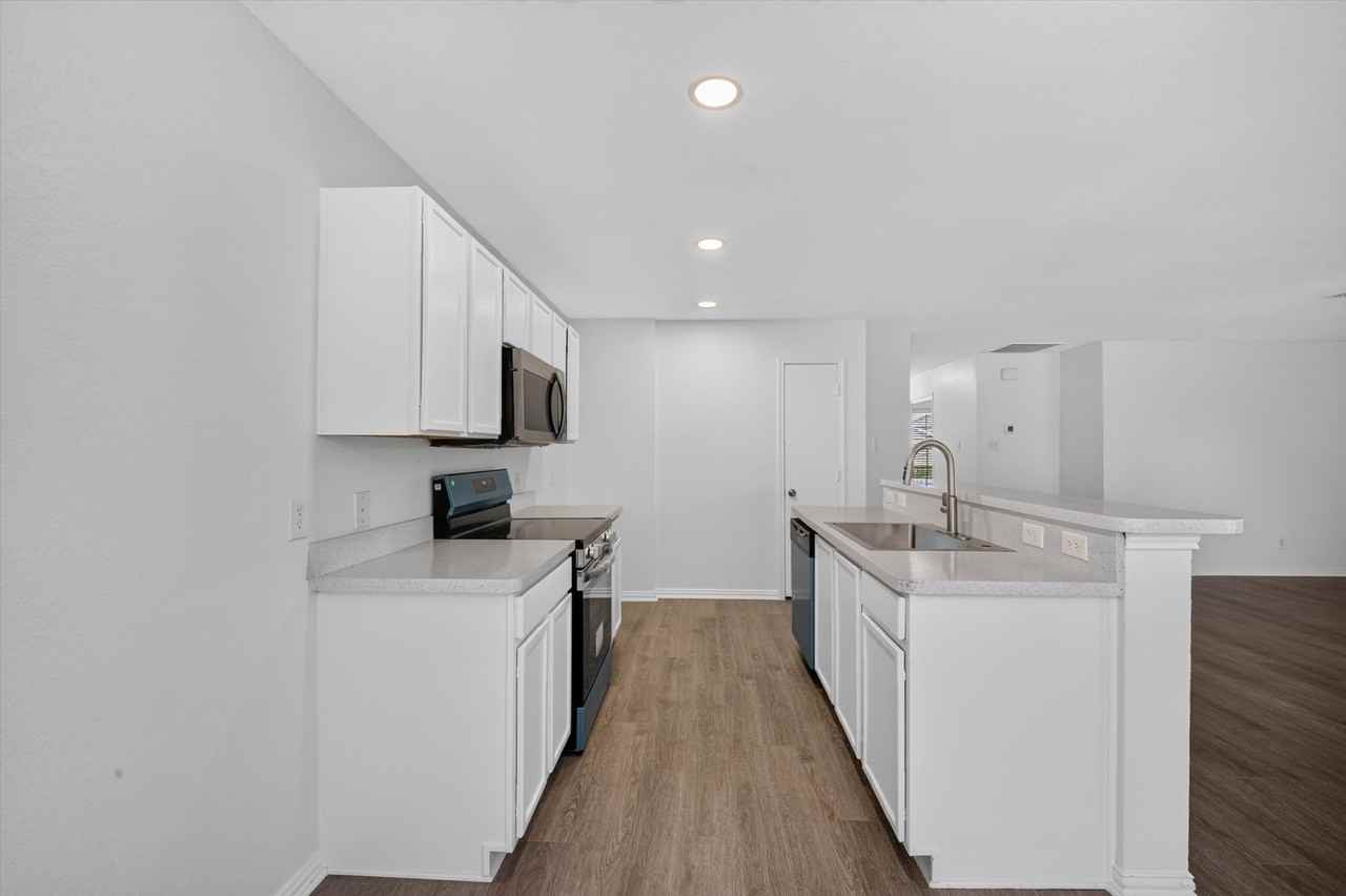 9605 Woodrow Wilson Dr - Photo 2 of 29