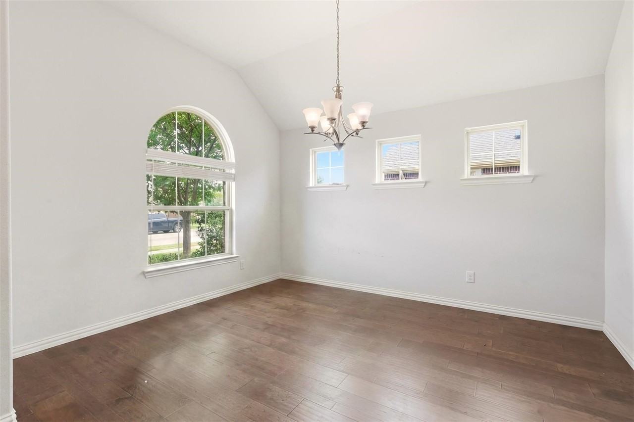 2704 Dancing Flame Dr - Photo 6 of 36
